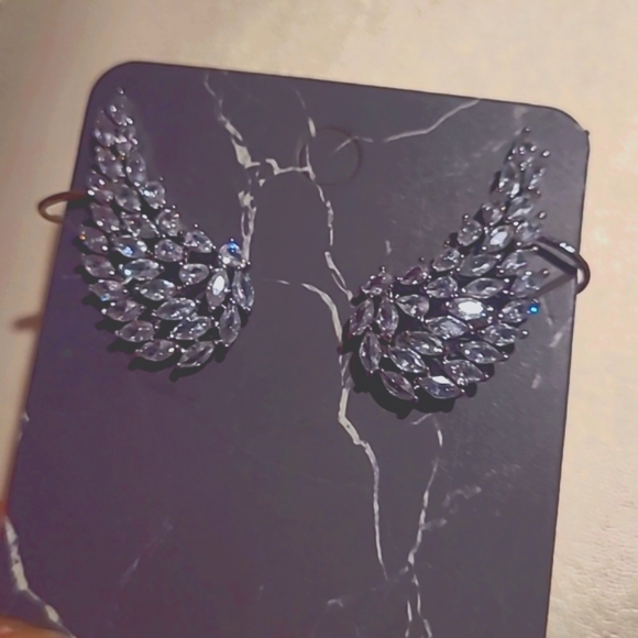 Angel Glam Earrings - Picture 4 of 9